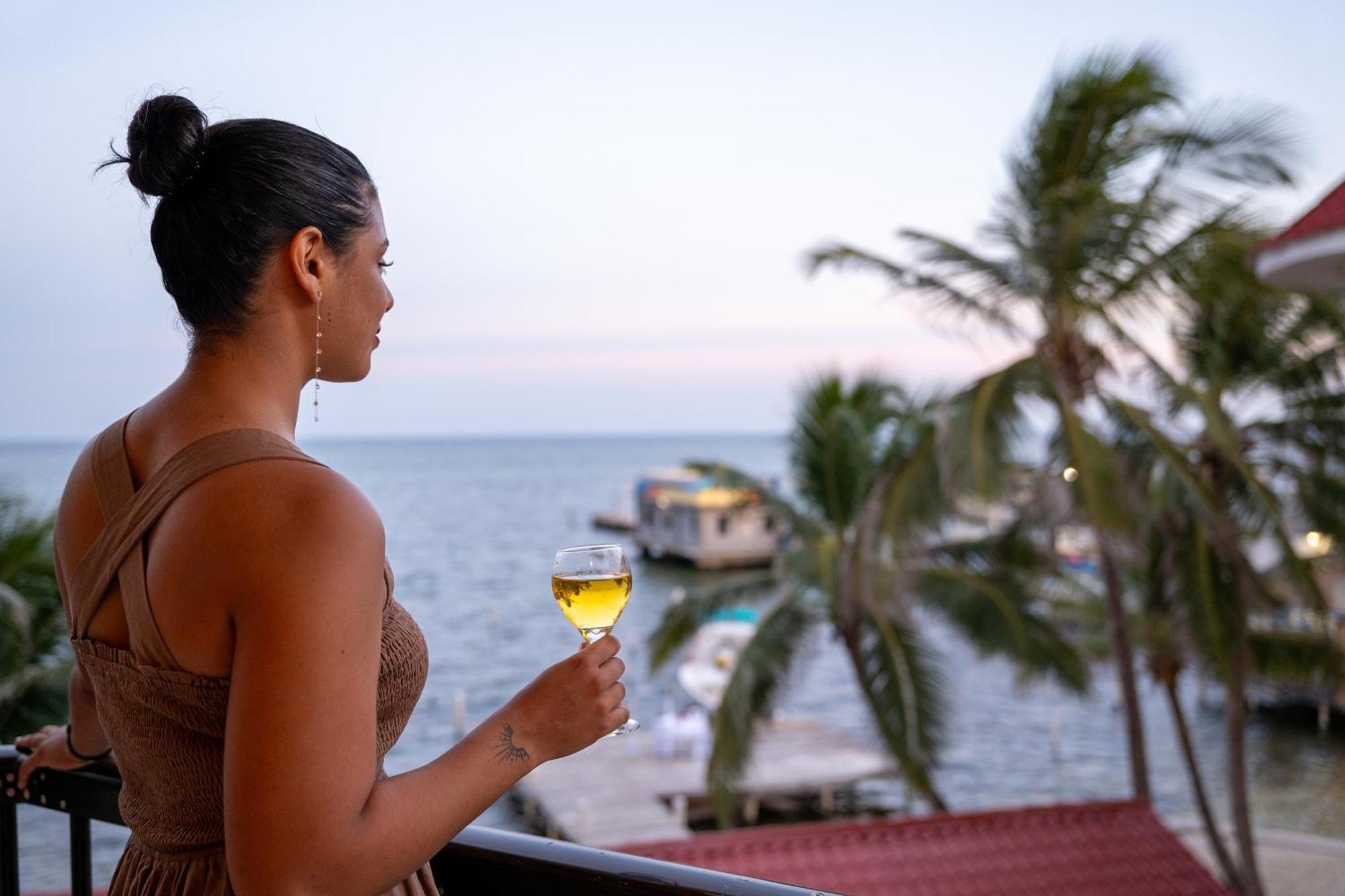 Sunbreeze Suites San Pedro  Exteriér fotografie